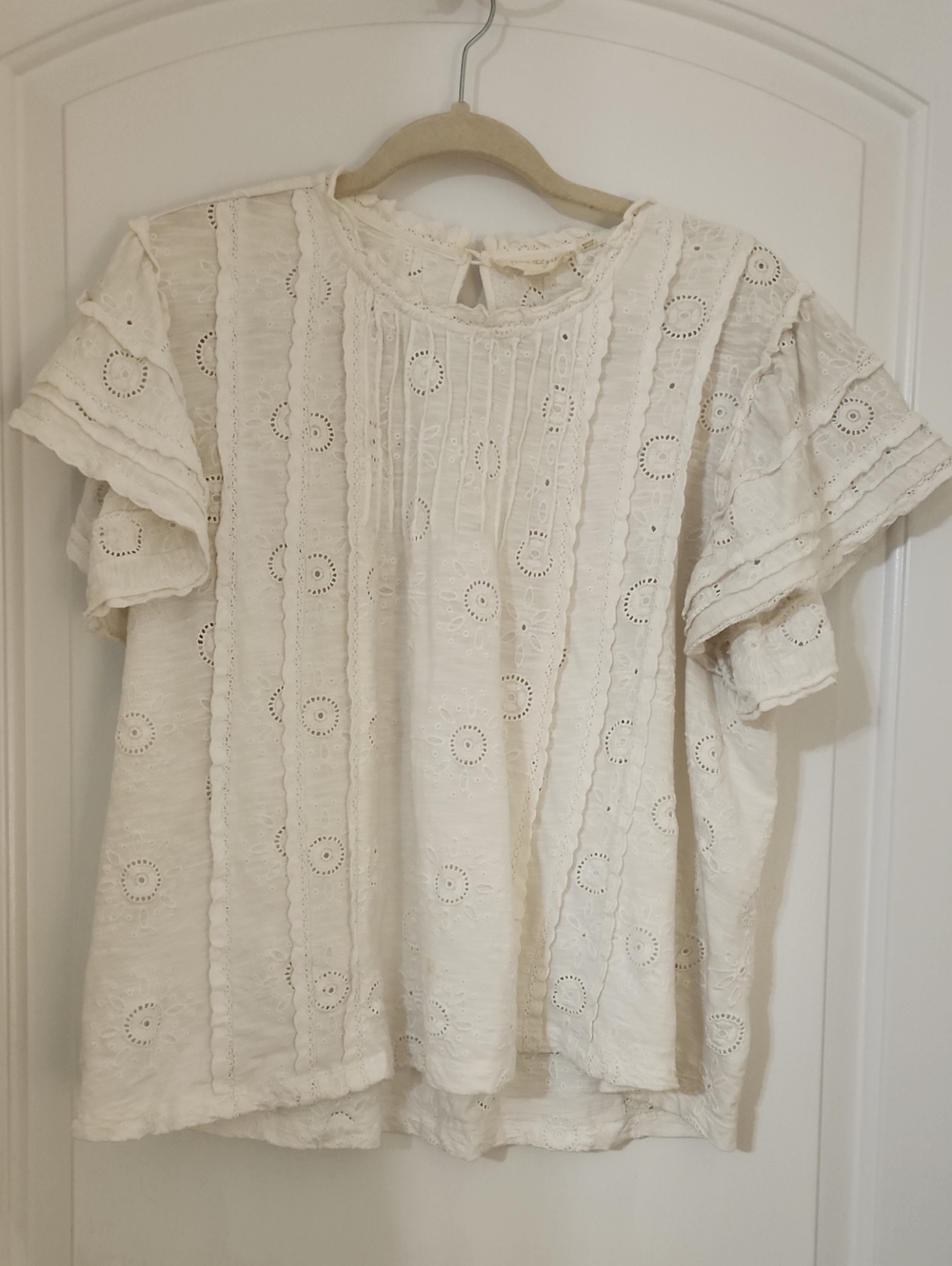 Women’s Cream Eyelet Ruffle-Sleeve Cotton Blouse